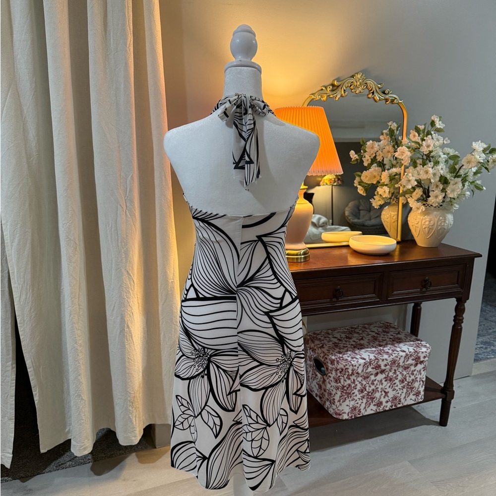 Elegant Black and White Halter Dress - Picture 3 of 5